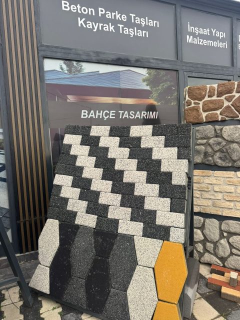 Beton parke taşı ve bahçe kaplaması numune teşhir alanı